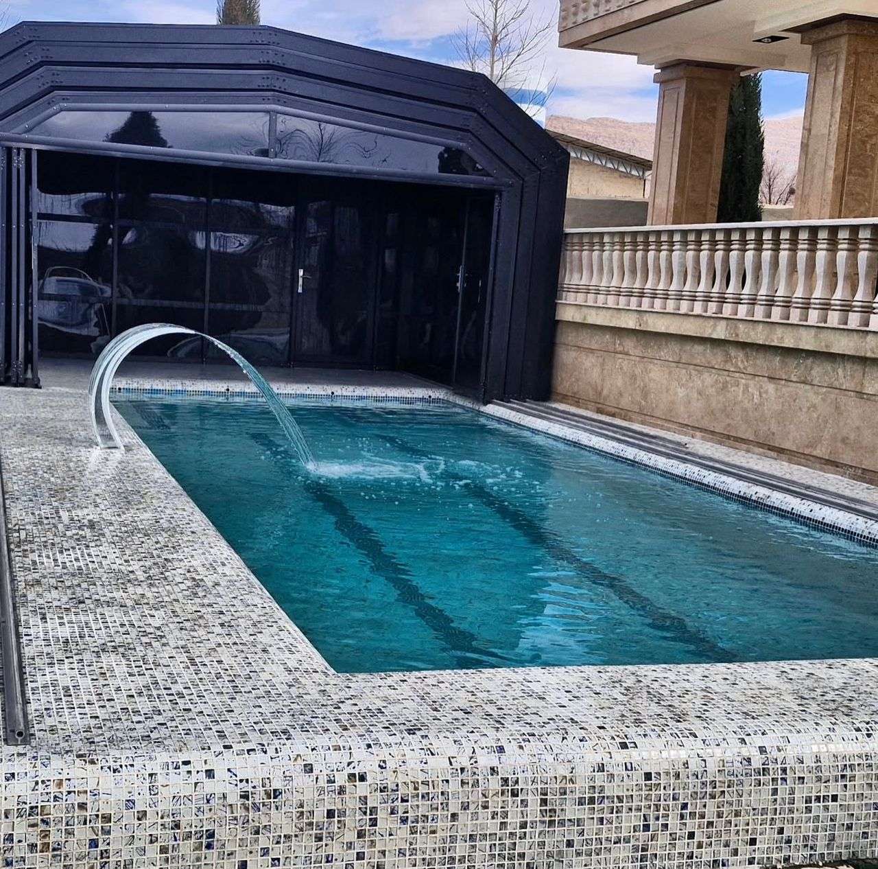 سقف متحرک استخر